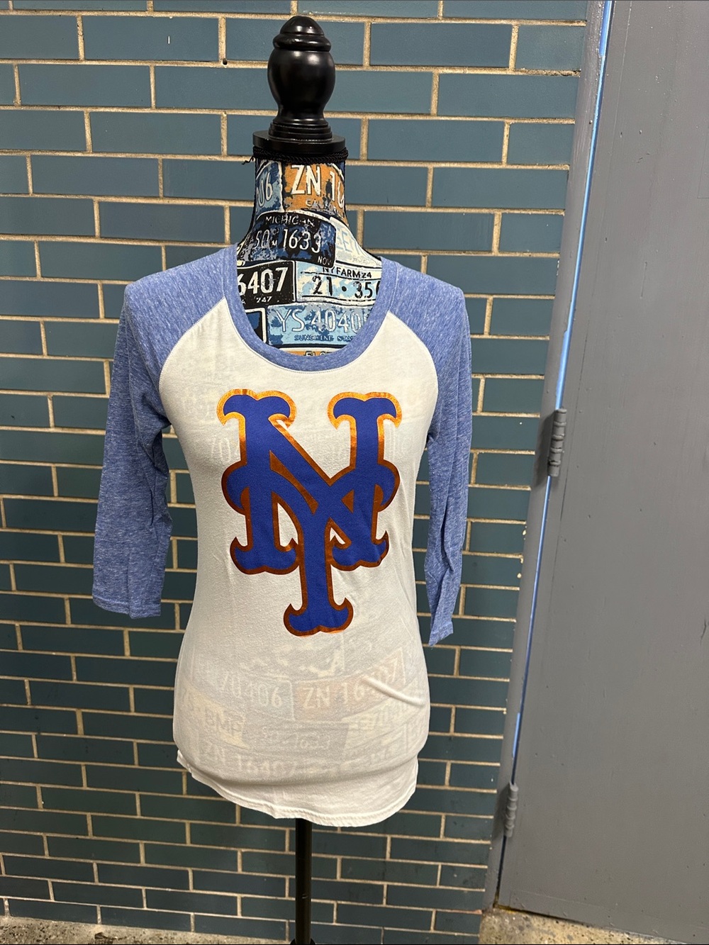 PINK Victoria's Secret White Raglan Tee with Blue Sleeves & Mets Logo